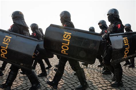 batam riot|Indonesia deploys riot police over protests against China.